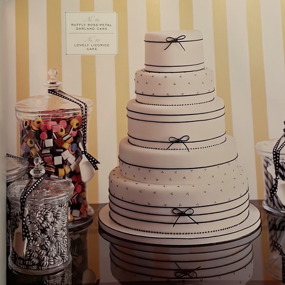 Martha Stewart’s Wedding Cakes Hardback Book - Picture 2 of 6